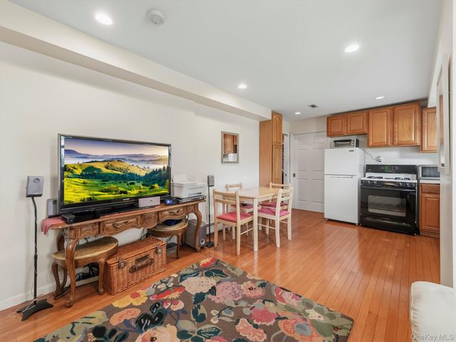 25 Preakness Lane, New City, NY 10956
