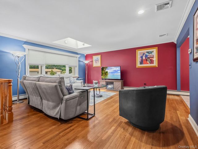 25 Preakness Lane, New City, NY 10956