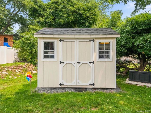 25 Preakness Lane, New City, NY 10956