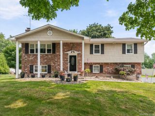 25 Preakness Lane, New City, NY 10956