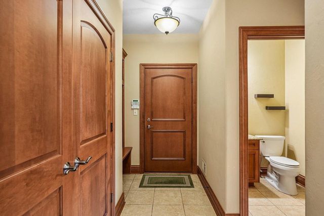 N48W25237 Aberdeen DRIVE, Pewaukee, WI 53072
