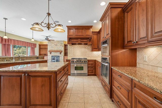 N48W25237 Aberdeen DRIVE, Pewaukee, WI 53072