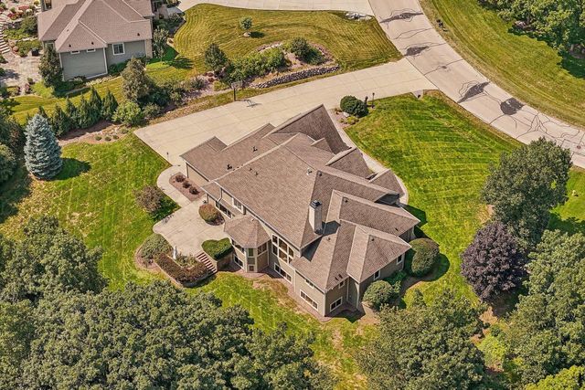 N48W25237 Aberdeen DRIVE, Pewaukee, WI 53072