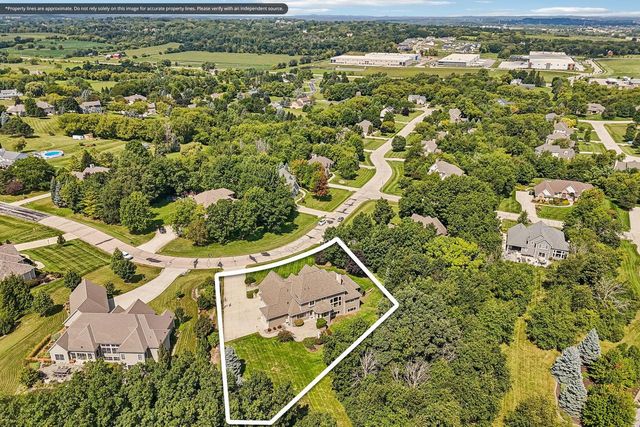 N48W25237 Aberdeen DRIVE, Pewaukee, WI 53072