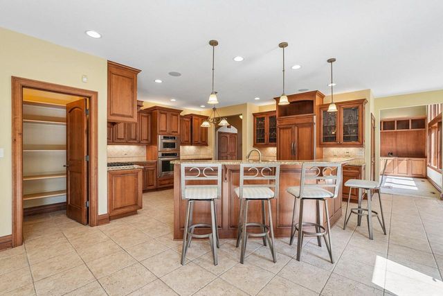 N48W25237 Aberdeen DRIVE, Pewaukee, WI 53072