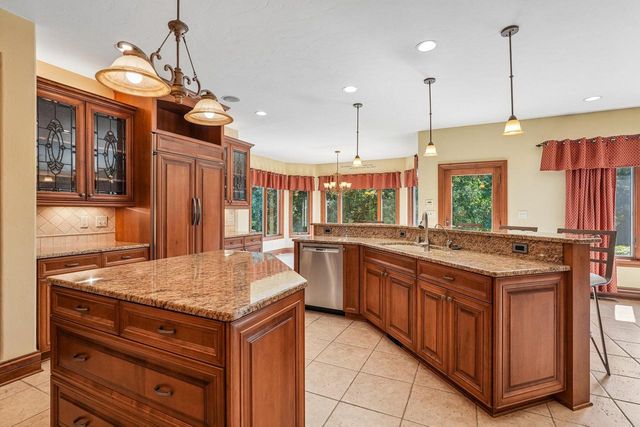 N48W25237 Aberdeen DRIVE, Pewaukee, WI 53072