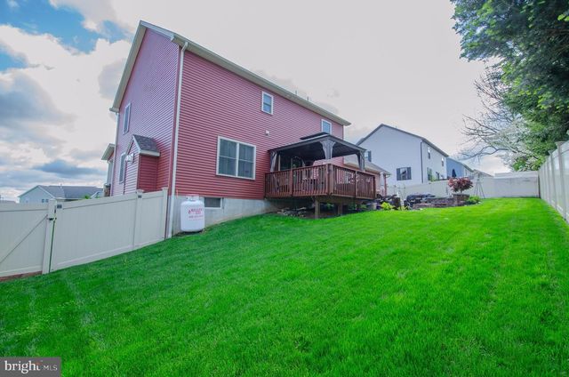 202 FEATHER DR, Shippensburg, PA 17257