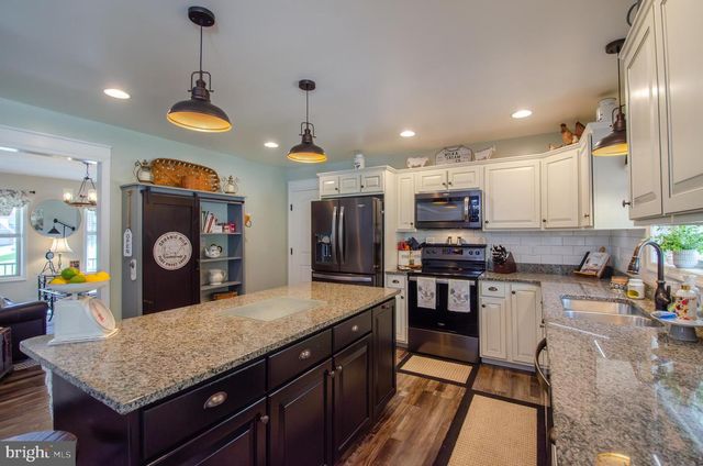 202 FEATHER DR, Shippensburg, PA 17257