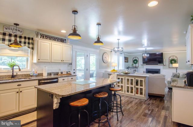 202 FEATHER DR, Shippensburg, PA 17257