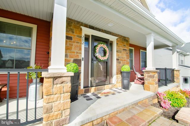 202 FEATHER DR, Shippensburg, PA 17257