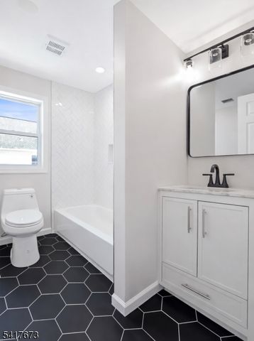 24 John St, Helmetta Boro, NJ 08828