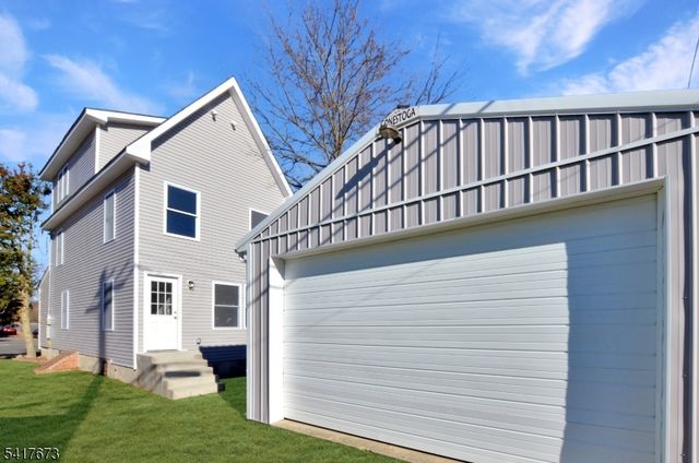 24 John St, Helmetta Boro, NJ 08828