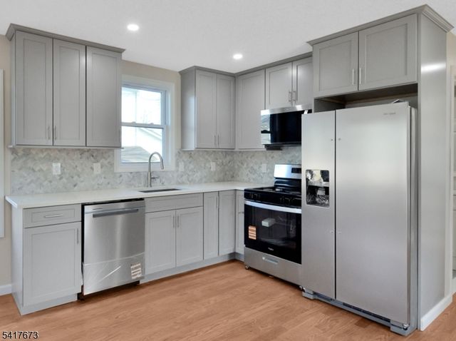 24 John St, Helmetta Boro, NJ 08828