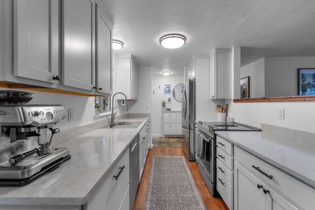 60140 Agate Road, Bend, OR 97702