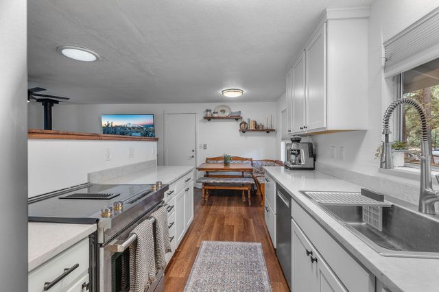 60140 Agate Road, Bend, OR 97702