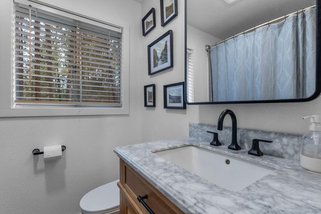 60140 Agate Road, Bend, OR 97702