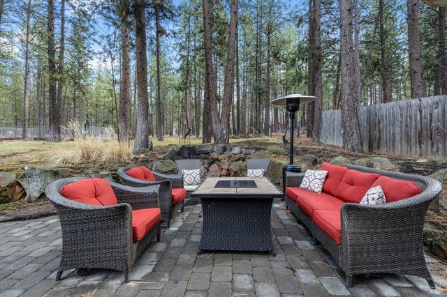 60140 Agate Road, Bend, OR 97702