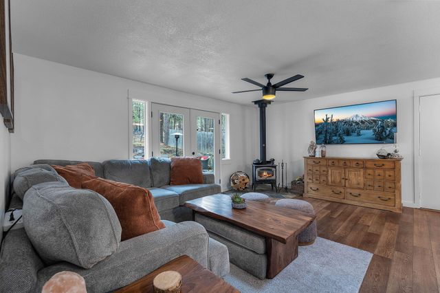 60140 Agate Road, Bend, OR 97702