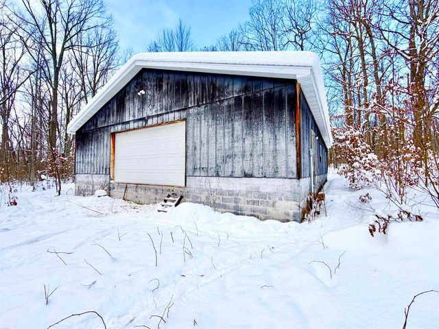 8404 N Dead Stream Road, Lyon Twp, MI 48653