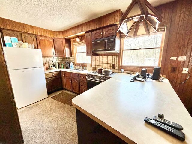 8404 N Dead Stream Road, Lyon Twp, MI 48653