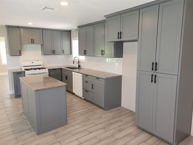 7803 Broadview Drive, Houston, TX 77061