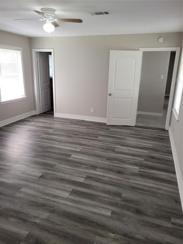 7803 Broadview Drive, Houston, TX 77061