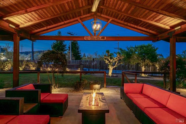 353 Patrick Ln, Windsor, CA 95492