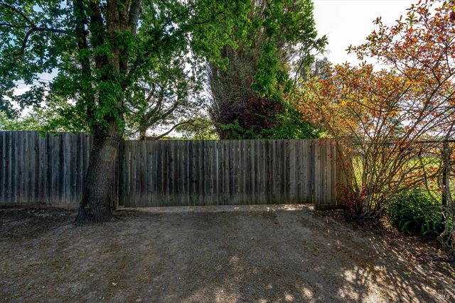 353 Patrick Ln, Windsor, CA 95492