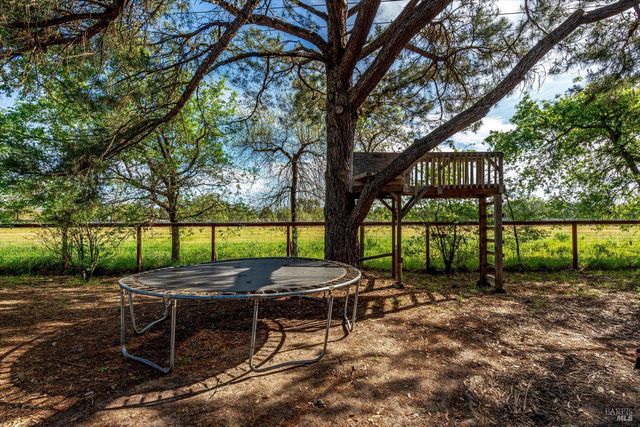 353 Patrick Ln, Windsor, CA 95492