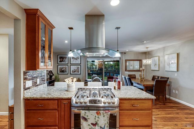 353 Patrick Ln, Windsor, CA 95492