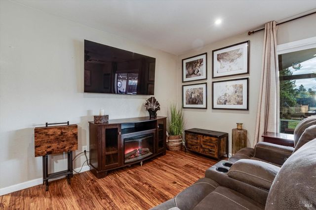 353 Patrick Ln, Windsor, CA 95492