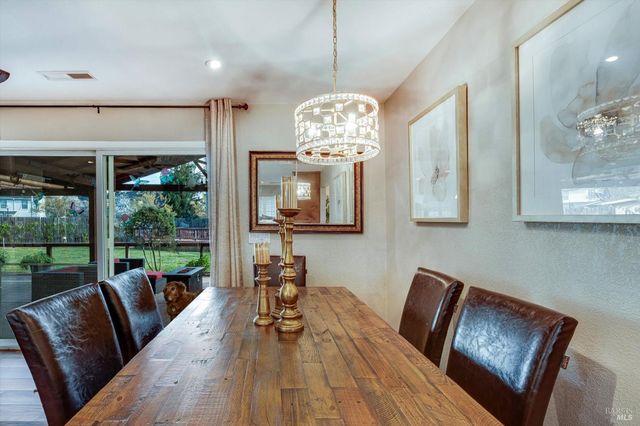 353 Patrick Ln, Windsor, CA 95492