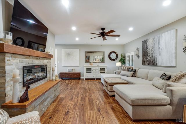 353 Patrick Ln, Windsor, CA 95492