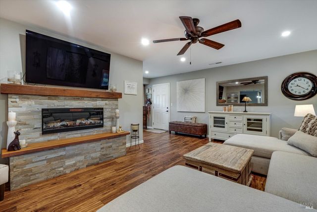 353 Patrick Ln, Windsor, CA 95492