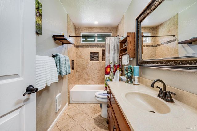 353 Patrick Ln, Windsor, CA 95492