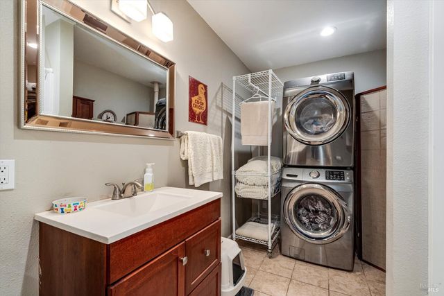 353 Patrick Ln, Windsor, CA 95492