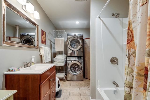 353 Patrick Ln, Windsor, CA 95492