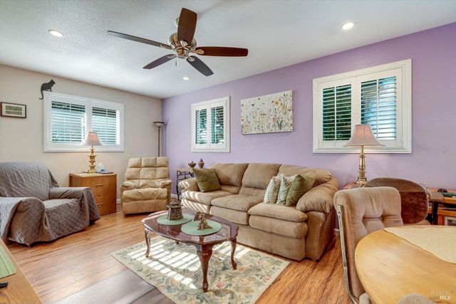 353 Patrick Ln, Windsor, CA 95492