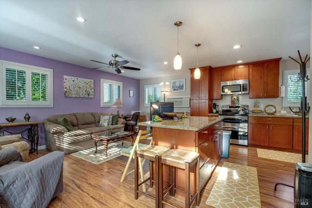 353 Patrick Ln, Windsor, CA 95492