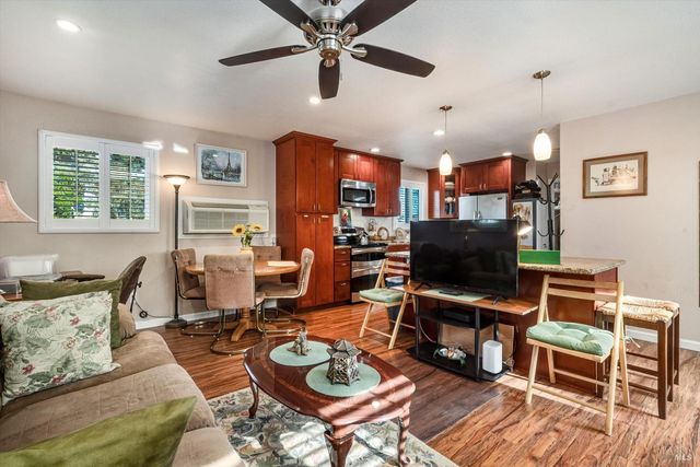 353 Patrick Ln, Windsor, CA 95492