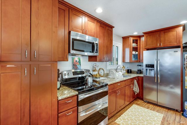 353 Patrick Ln, Windsor, CA 95492