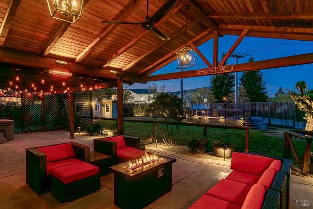 353 Patrick Ln, Windsor, CA 95492