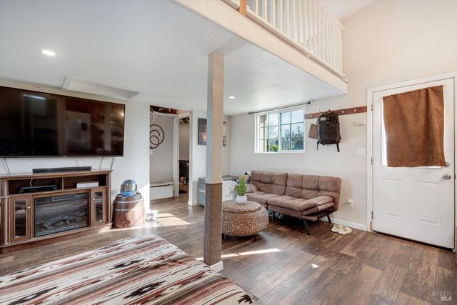 353 Patrick Ln, Windsor, CA 95492