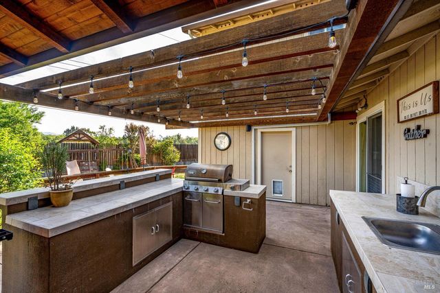 353 Patrick Ln, Windsor, CA 95492