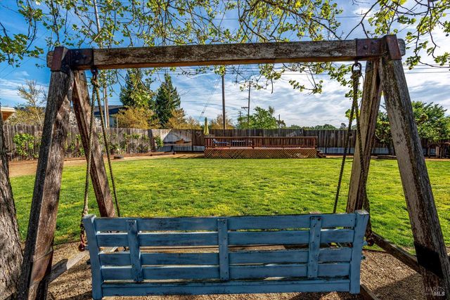 353 Patrick Ln, Windsor, CA 95492