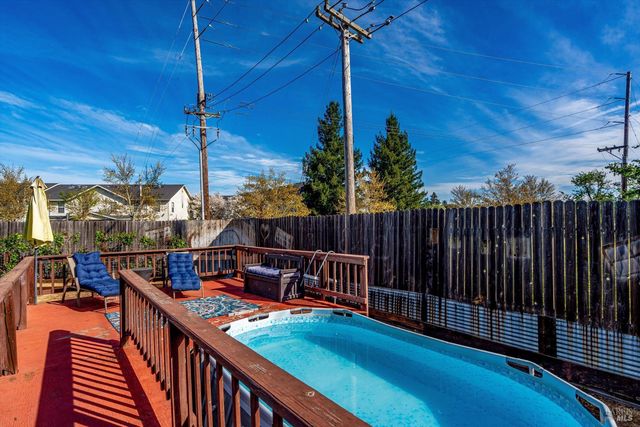 353 Patrick Ln, Windsor, CA 95492