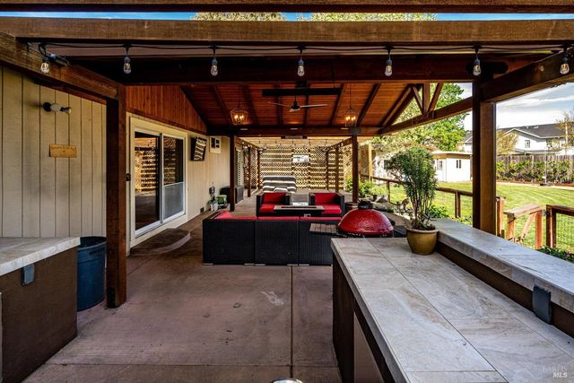 353 Patrick Ln, Windsor, CA 95492