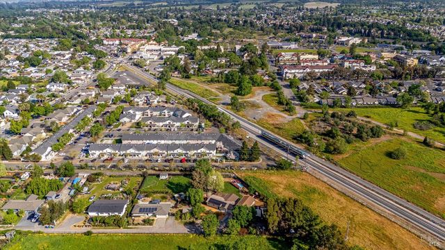 353 Patrick Ln, Windsor, CA 95492