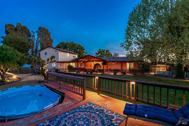 353 Patrick Ln, Windsor, CA 95492