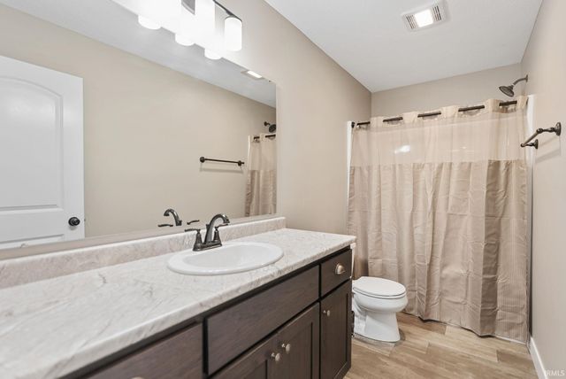 10432 Chesterhills Court, New Haven, IN 46774
